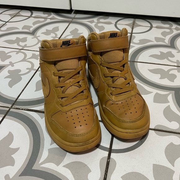 Boys Nike high top shoes - Picture 4 of 8